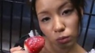 日本のメイド食べるフルーツ精液 日本のメイド食べるフルーツ精液