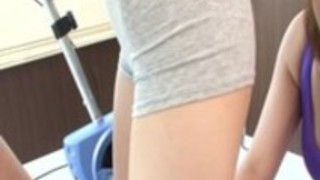 lezziesに犯さ日本の熟女肛門のストラップオン lezziesに犯さ日本の熟女肛門のストラップオン