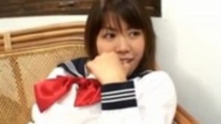 学校の制服の愛和美はコックを吸います 学校の制服の愛和美はコックを吸います