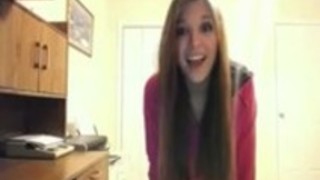 驚くほど熱いカムの女の子は彼女の大きなおっぱいを鞭 驚くほど熱いカムの女の子は彼女の大きなおっぱいを鞭