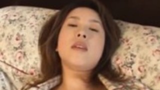 日本のAVモデルは、多くの毛深い陰部を犯さました 日本のAVモデルは、多くの毛深い陰部を犯さました