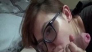 完璧な、かわいいオタクアジアのガールフレンドのフェラチオ 完璧な、かわいいオタクアジアのガールフレンドのフェラチオ