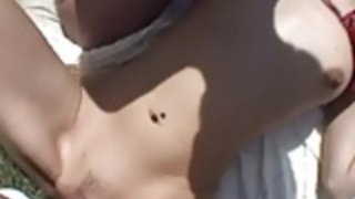 アジアの漁師は、いくつかの鳥をキャッチし、彼らのボートファック アジアの漁師は、いくつかの鳥をキャッチし、彼らのボートファック