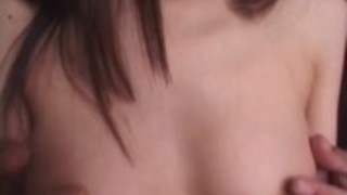 ヤング涼子は彼女の猫におもちゃを取得します ヤング涼子は彼女の猫におもちゃを取得します