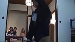 日本の娘が借金を支払う必要があります 日本の娘が借金を支払う必要があります