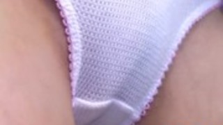 日本のメイドは家のゲストを提供しています 日本のメイドは家のゲストを提供しています