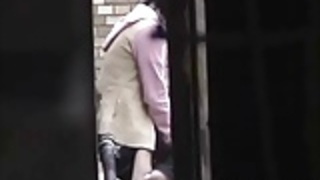 屋外セックスプレイを楽しむカップル 屋外セックスプレイを楽しむカップル