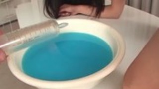 おもちゃで挿入されたブルネットアジアの女猫dildoedとお尻 おもちゃで挿入されたブルネットアジアの女猫dildoedとお尻