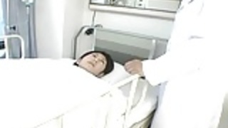 【無修正】入院中の美人若奥さんと3Pするドクター! 【無修正】入院中の美人若奥さんと3Pするドクター!