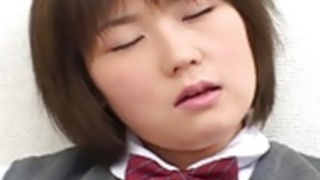 女子高生ふしだらな女忍笠木は無修正のコックを吸う 女子高生ふしだらな女忍笠木は無修正のコックを吸う