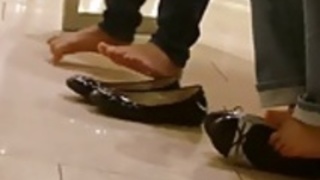 率直アジアの十代の若者たちのセクシーShoeplayと足 率直アジアの十代の若者たちのセクシーShoeplayと足