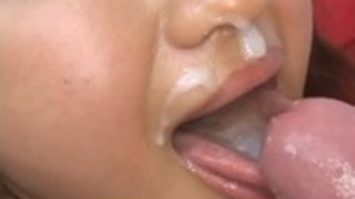 彼女の友人と野生の三人組かわいいティーン 彼女の友人と野生の三人組かわいいティーン