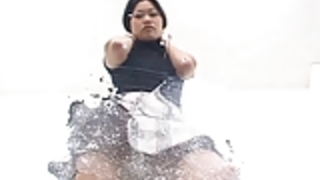 ガラステーブルの上にかなり日本の唾 ガラステーブルの上にかなり日本の唾