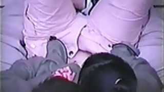 建物の隅にいちゃつくカップル 建物の隅にいちゃつくカップル