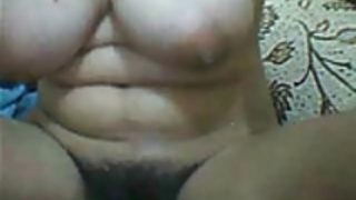 アジアの少女は、ウェブカメラで彼女の毛むくじゃらの猫と巨乳を表示します アジアの少女は、ウェブカメラで彼女の毛むくじゃらの猫と巨乳を表示します