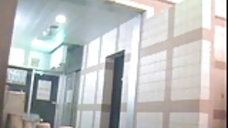 浴室のシャワーすべてヌードの少女 浴室のシャワーすべてヌードの少女