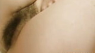 日本の美人千枝子は、セックスのおもちゃのために彼女の足を広げる 日本の美人千枝子は、セックスのおもちゃのために彼女の足を広げる