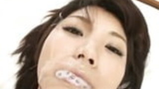 あずみ黒のランジェリーでは、2つの角質のコックと腰を取る あずみ黒のランジェリーでは、2つの角質のコックと腰を取る