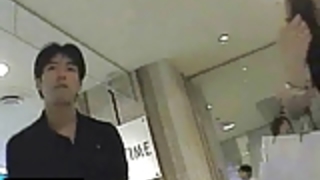 ミニスカートを身に着けている美しい女の子 ミニスカートを身に着けている美しい女の子