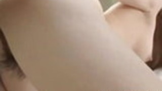 恥ずかしがり屋の日本の10代の内山由奈さん 恥ずかしがり屋の日本の10代の内山由奈さん