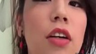 胸の美人アシカワはおいしいディックのために貧しいと感じる 胸の美人アシカワはおいしいディックのために貧しいと感じる