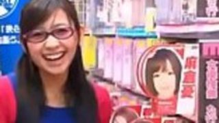 彼女はかわいい本を販売しています - ナナオグラ 彼女はかわいい本を販売しています - ナナオグラ