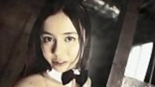 日本のガールは10ポンドを夢中に乗せている 日本のガールは10ポンドを夢中に乗せている