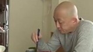 彼の息子が離れている間に法律でJAPの父親は脅かされた息子の妻Pornallday.com 彼の息子が離れている間に法律でJAPの父親は脅かされた息子の妻Pornallday.com