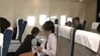 手コキを与える日本人スチュワーデス 手コキを与える日本人スチュワーデス