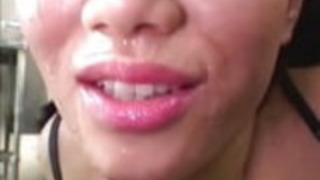 日本のティーンは縛られてお酒バケツとして使われました - 日本のぶっかけ 日本のティーンは縛られてお酒バケツとして使われました - 日本のぶっかけ