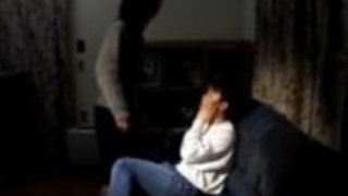 真紀子宮下は彼女のボーイフレンドを打ちます 真紀子宮下は彼女のボーイフレンドを打ちます