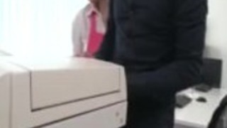 ミルフチキロアキーノは、彼女のタイトな猫で重いペニスをしようとする ミルフチキロアキーノは、彼女のタイトな猫で重いペニスをしようとする