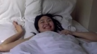 無邪気で美しい日本の十代のファックと彼女の口を兼といっぱいにする 無邪気で美しい日本の十代のファックと彼女の口を兼といっぱいにする