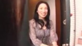 テーブルの下に日本コキ テーブルの下に日本コキ