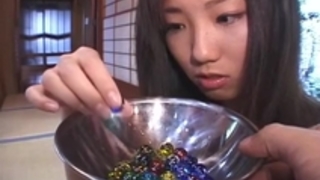 字幕付き日本CMNFの女子高生20ビー玉挿入 字幕付き日本CMNFの女子高生20ビー玉挿入