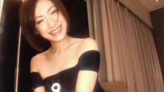 字幕 - 日本のベイブ寧々飯野は、ディックを吸います 字幕 - 日本のベイブ寧々飯野は、ディックを吸います