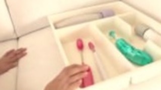 スリム石川鈴華は彼女をおもちゃをアップ耐えます スリム石川鈴華は彼女をおもちゃをアップ耐えます