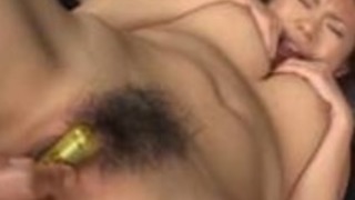 めぐ早坂は彼女のかわいい陰部マッサージを取得します めぐ早坂は彼女のかわいい陰部マッサージを取得します