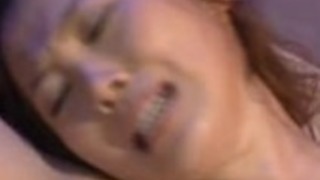 麻美小川は巨大なカニによって犯されます 麻美小川は巨大なカニによって犯されます