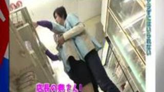 コンビニで働く店長の奥さんと休憩中に店内でハメたい コンビニで働く店長の奥さんと休憩中に店内でハメたい