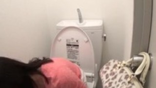 日本の女の子のおもちゃと指のトイレ 日本の女の子のおもちゃと指のトイレ