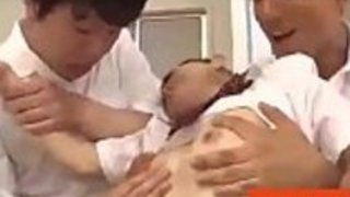 小さな日本人は学校のトイレ1に夢中になった 小さな日本人は学校のトイレ1に夢中になった