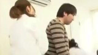 【Ｍ男アナル弄り大槻ひびき】男性患者の肛門をグリグリ触診するかわゆい看護婦と美女女医！