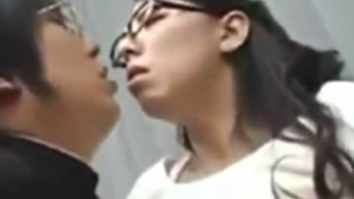 村上涼子:拒み切れずに受け入れる熟女妻。相手は息子の友達。淫らな性交、不倫セクロス 村上涼子:拒み切れずに受け入れる熟女妻。相手は息子の友達。淫らな性交、不倫セクロス