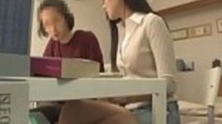 日本の家庭教師が母親の生徒を助ける - その他のElitejavhd.com 日本の家庭教師が母親の生徒を助ける - その他のElitejavhd.com