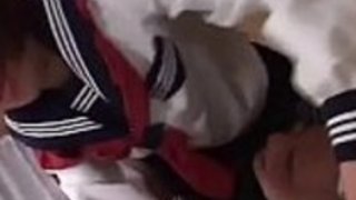 日本の女子学生の殴打とクラスメートの釘付け 日本の女子学生の殴打とクラスメートの釘付け