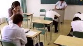 美女女教師佐々木あきが教室で生徒を誘惑してフェラをしちゃうエロ動画 美女女教師佐々木あきが教室で生徒を誘惑してフェラをしちゃうエロ動画