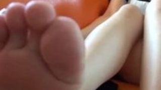 M男 足コキ 美人 メイド フェチ M男 足コキ 美人 メイド フェチ