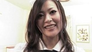 魅力的な日本のメイドを喜ばせるクライアントPart1 魅力的な日本のメイドを喜ばせるクライアントPart1