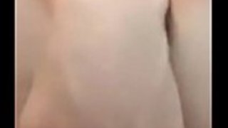 日本のポルノスターの指で濡れた猫 日本のポルノスターの指で濡れた猫